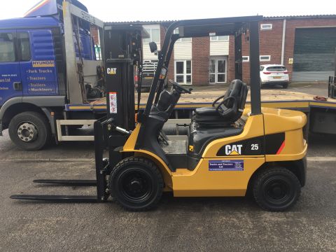 CAT DP25N - 2.5tonne Diesel Fork Lift Truck